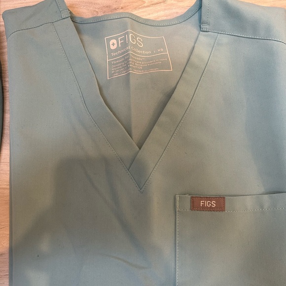 Figs aqua set - like new - Picture 2 of 3